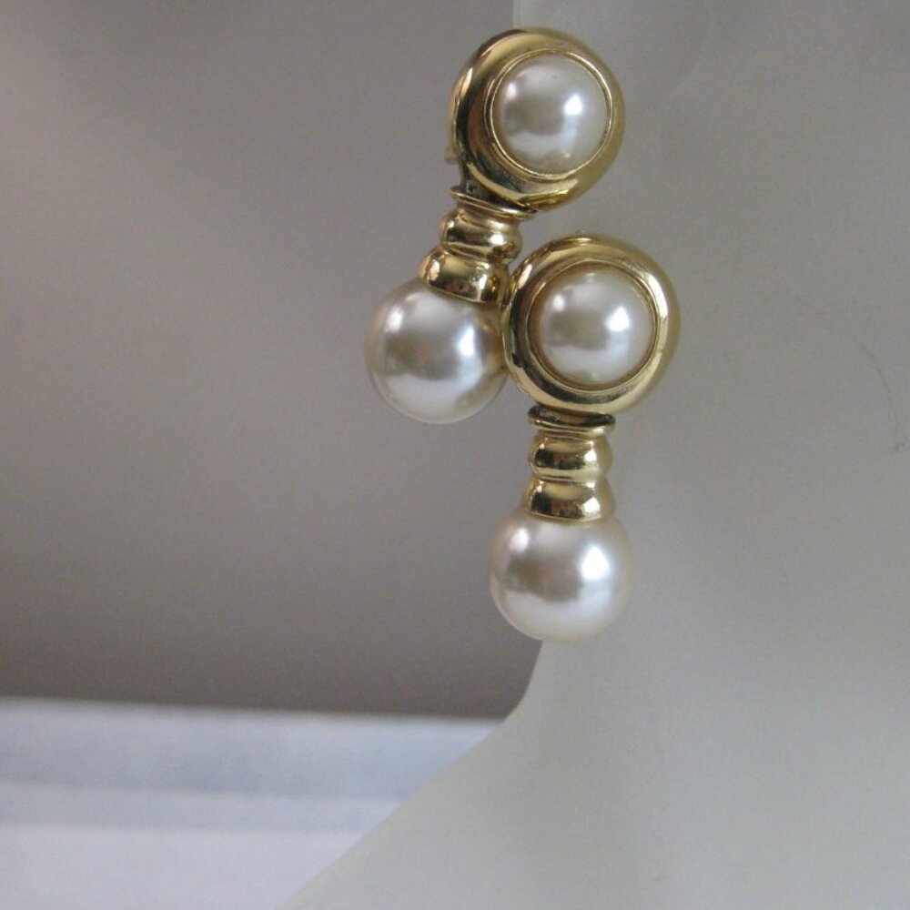 Vintage Joan Rivers Collection Gold Tone Faux Pearl Clip on Earrings